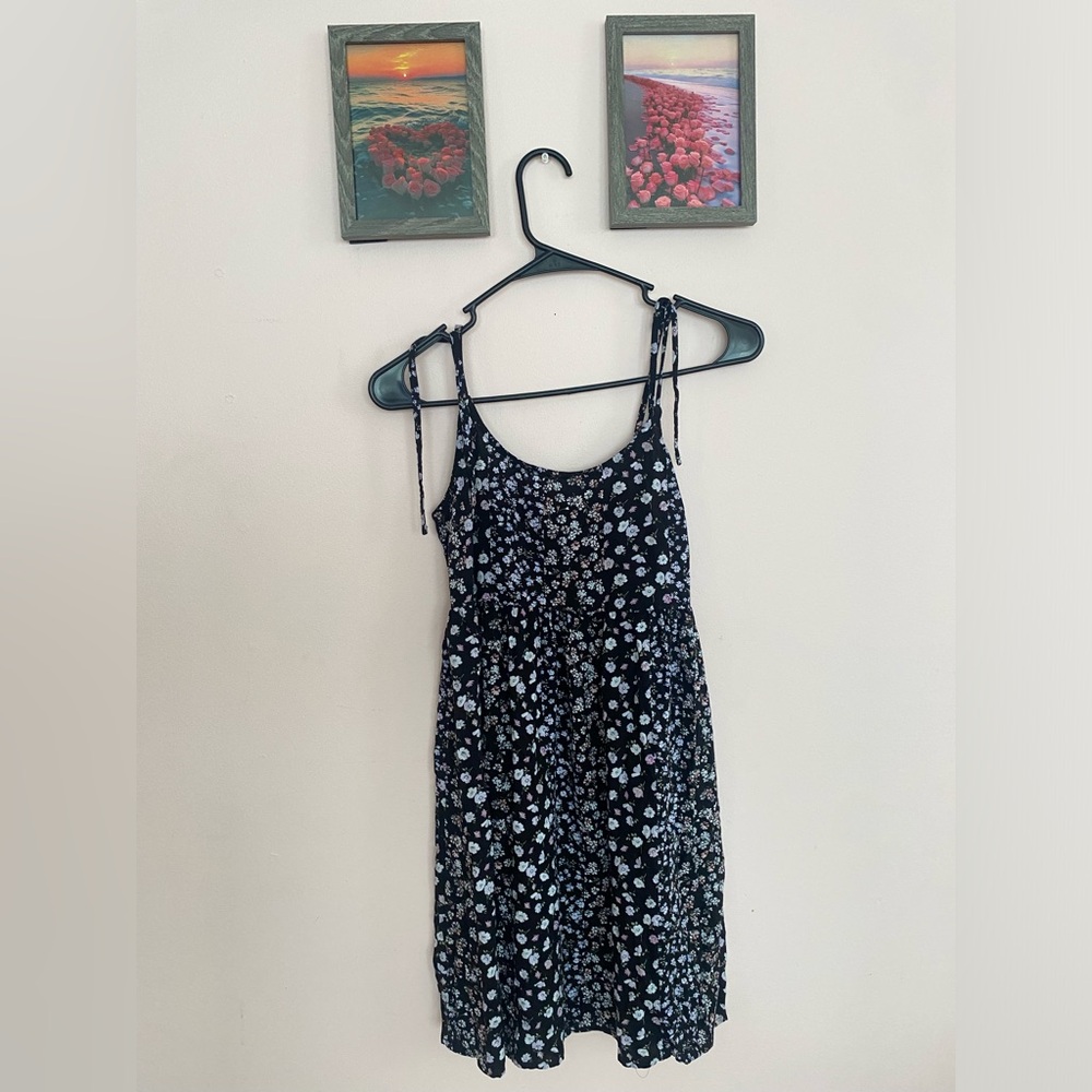 SO Black w/ floral print mini dress - size XS